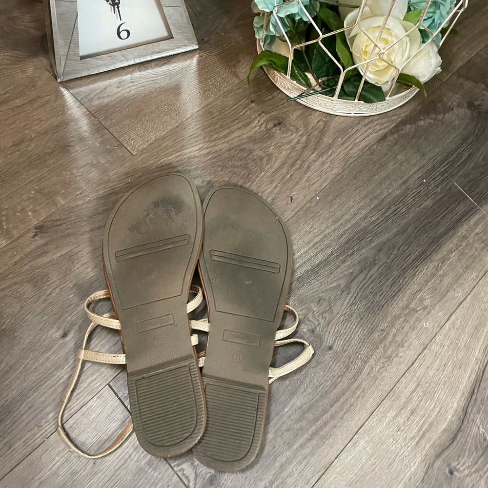 Cute strappy sandals - Picture 5 of 6